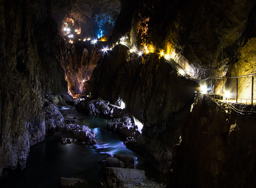 Schlucht in den Skocjanske Jame
